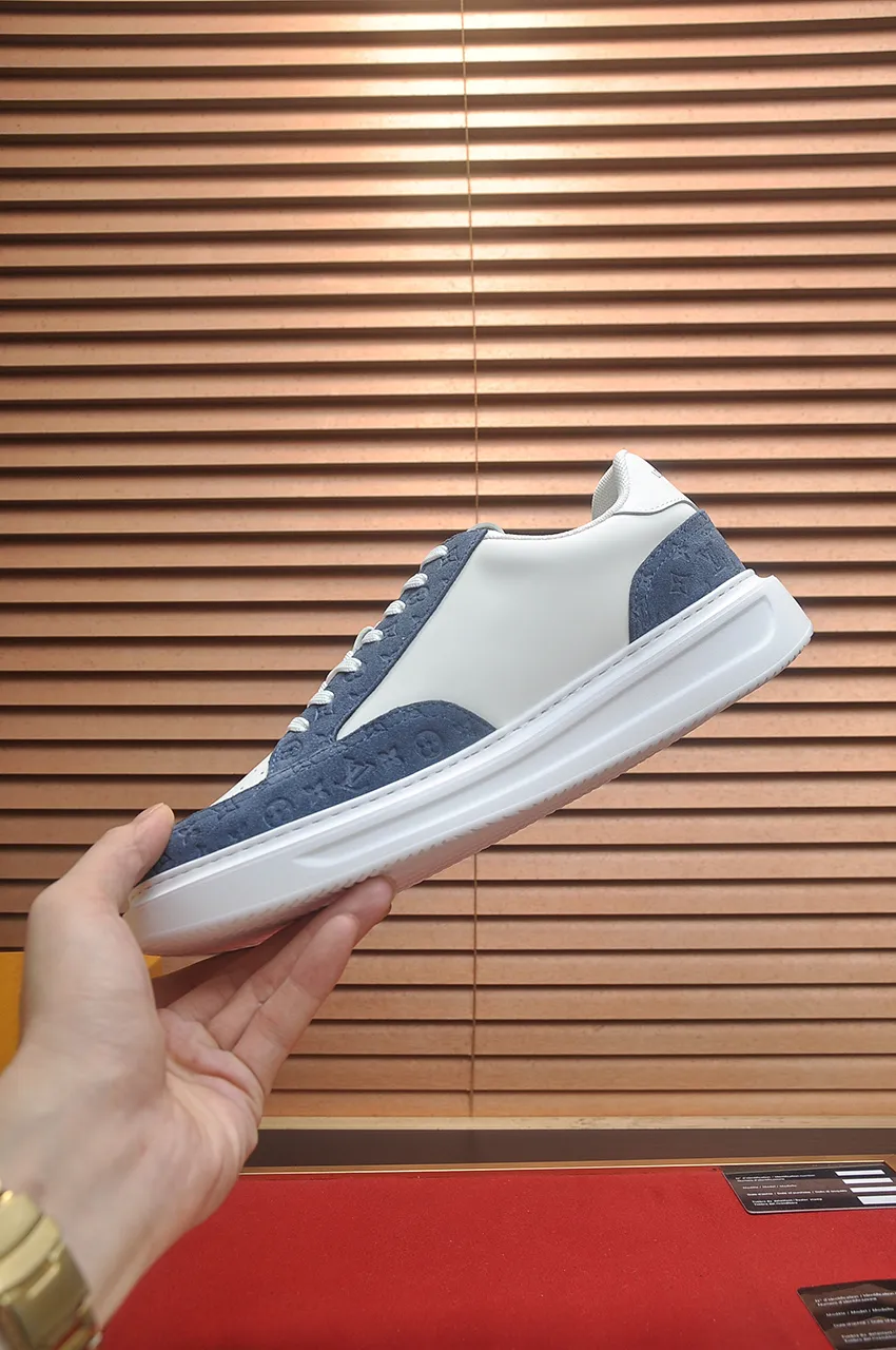 Men's men's shoes 💰640💶Original development, quality shipping, welcome to compare - LV sneaker series sports shoes introduce the loose silhouette of the ready-to-wear series into the spring and summer men's wear shows and make an eye-catching appearance. The cow leather upper is combined with rough fabric laces, and colorful beading highlights the brand's classic elements. LV letters mark the tongue and Monogram floral outsole. Mixed materials Made of top-grain cowhide, thick shoelace design, large Monogram print on the side, mesh lining and cotton feet, the comfort is as extreme as ever, premium heritage, quality first, worth owning! Size: Men’s 38-45 (45 is custom-made and cannot be returned or exchanged)